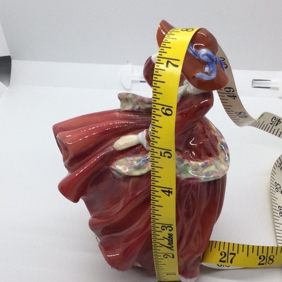 Royal Doulton Top of the Hill Porcelain Figurine in perfect condition - Picture 4 of 7